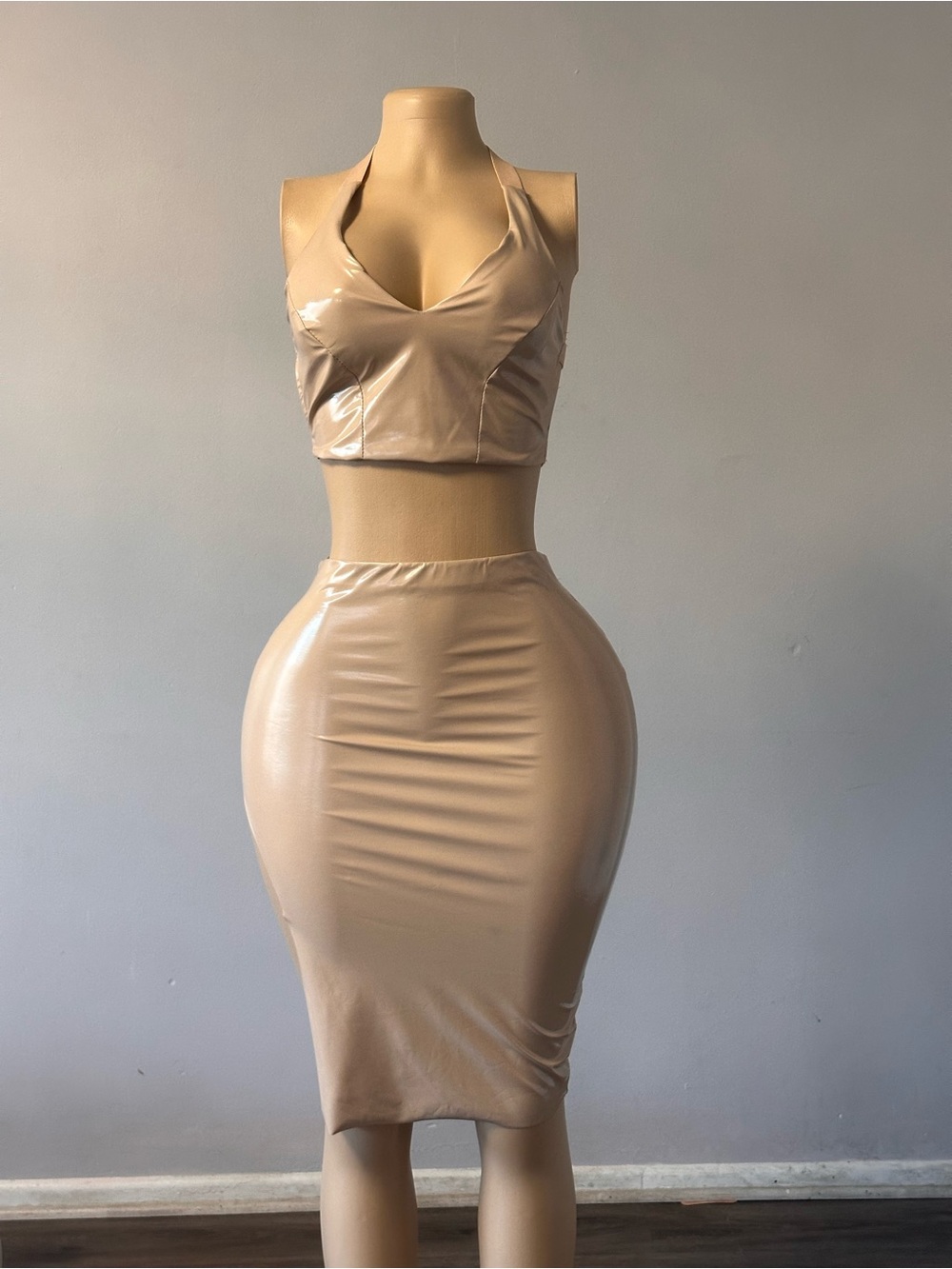 High-Waist Nude Pencil Skirt - Sleek Latex-Look